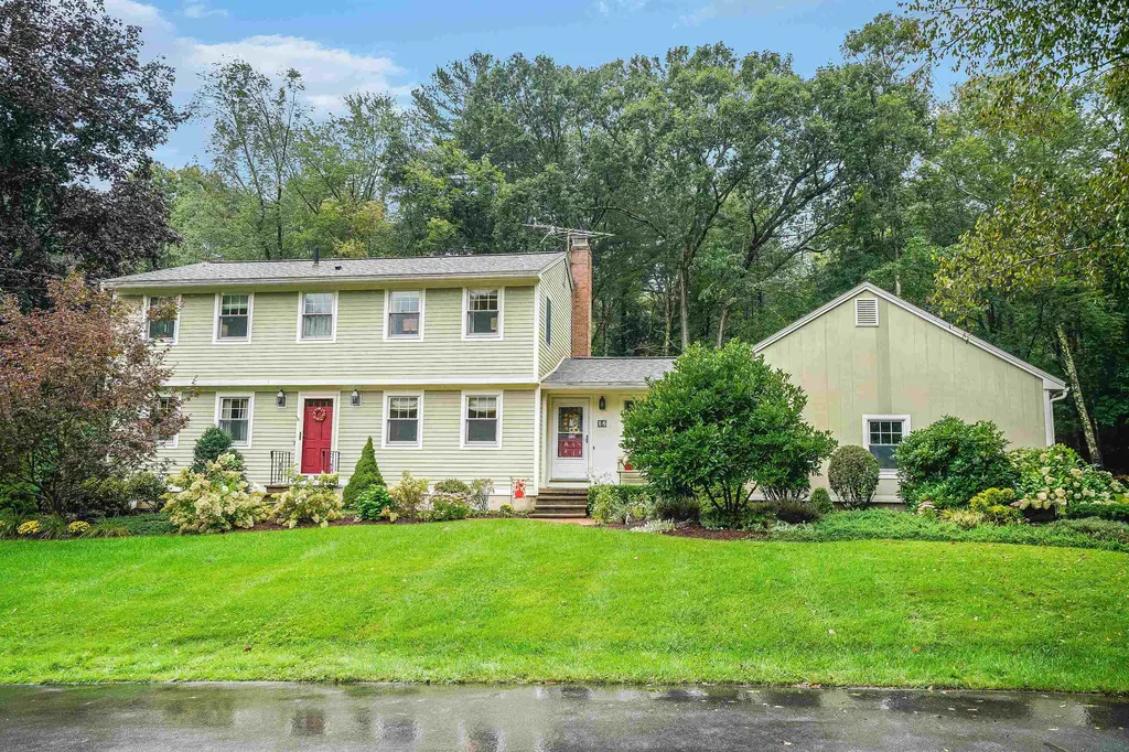 16 Quinton Drive Nashua NH 03062-1709