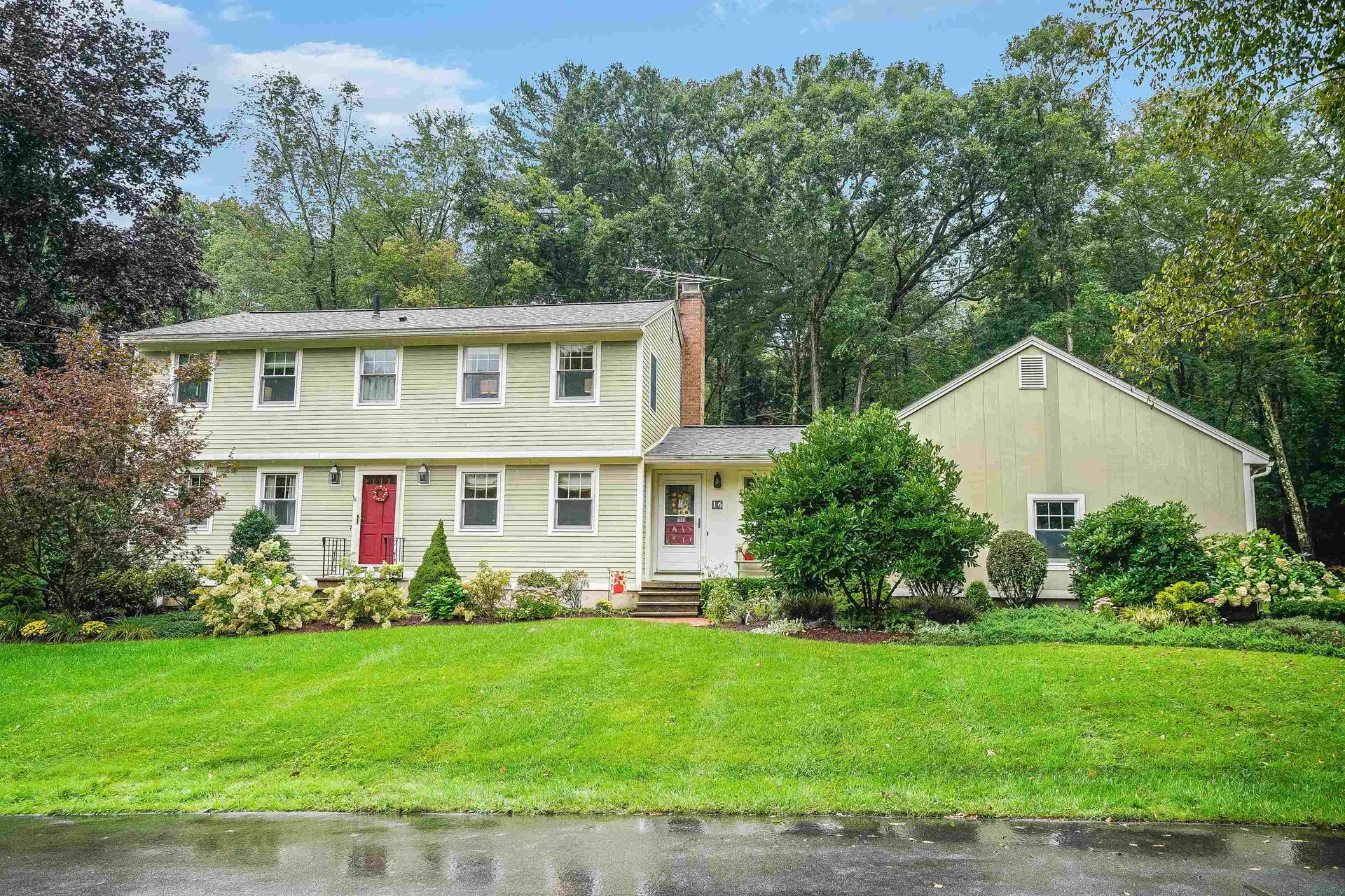 16 Quinton Drive Nashua NH 03062-1709