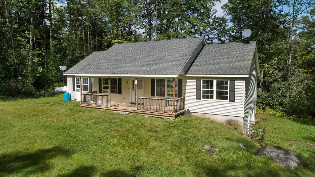 17 Redwater Road Croydon NH 03773