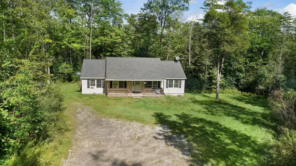 17 Redwater Road Croydon NH 03773