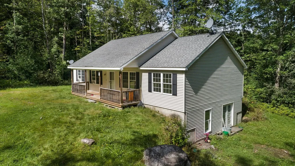 17 Redwater Road Croydon NH 03773