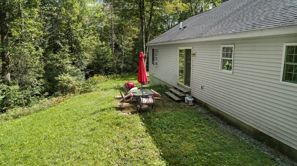 17 Redwater Road Croydon NH 03773