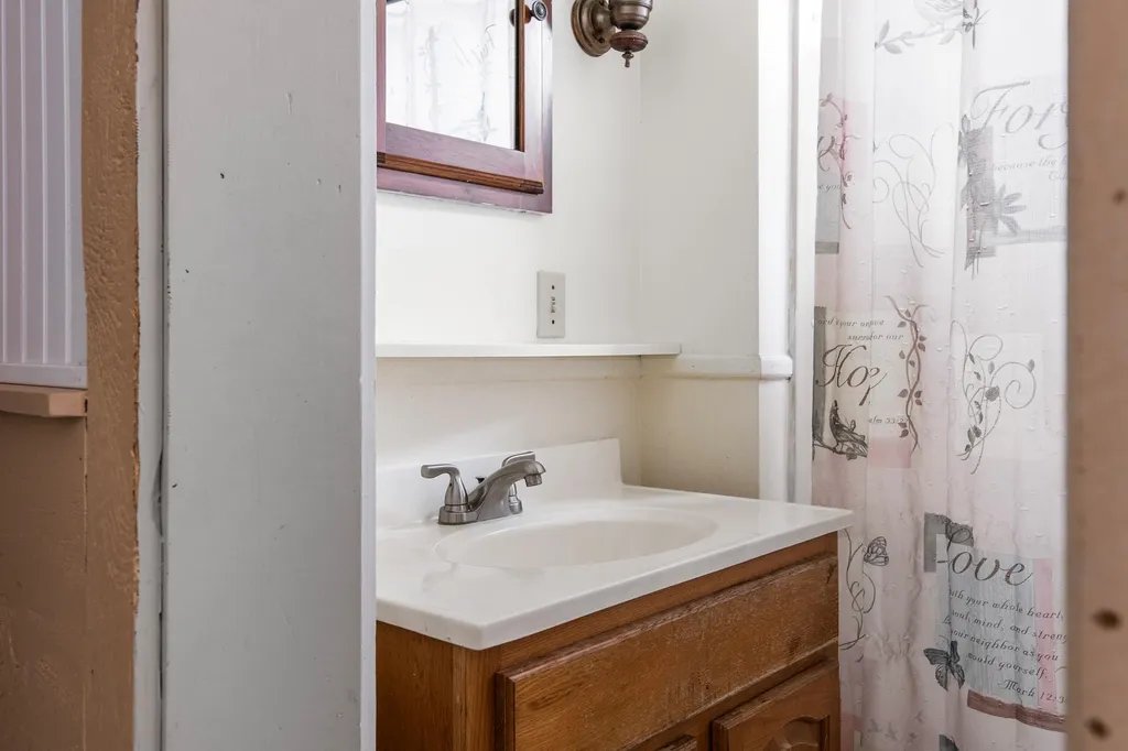 38 River Street Newport NH 03773