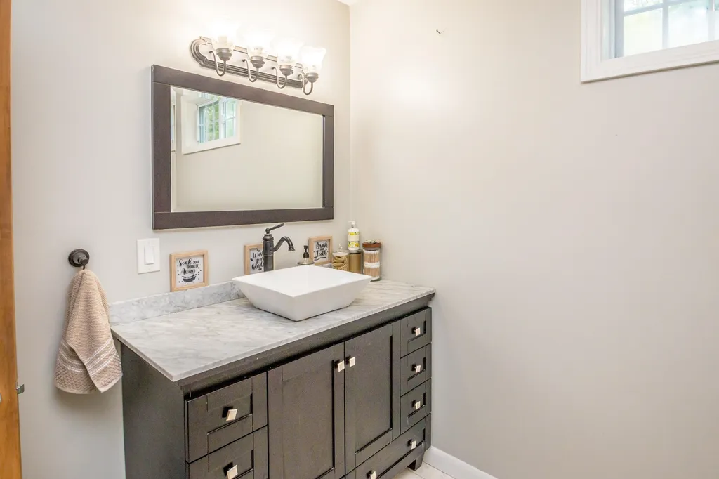 64 Pine Street Whitefield NH 03598