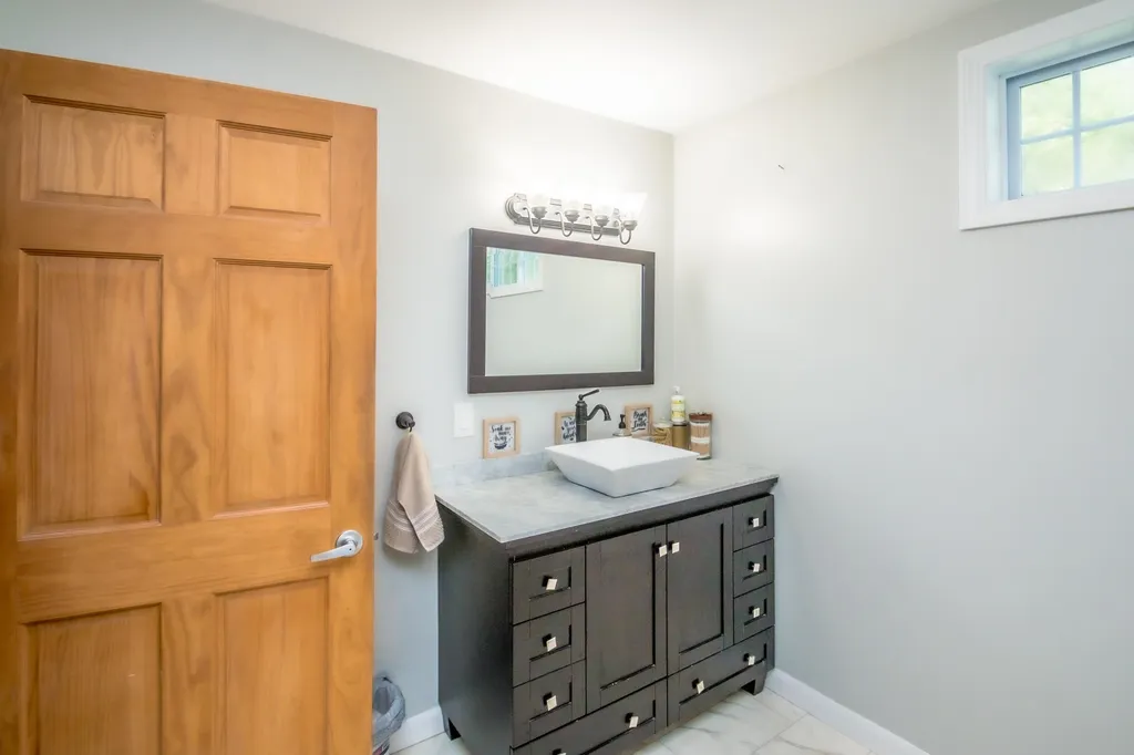64 Pine Street Whitefield NH 03598