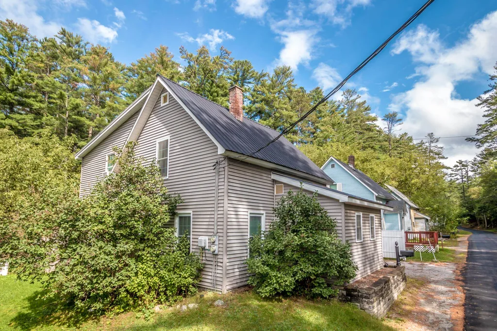 64 Pine Street Whitefield NH 03598