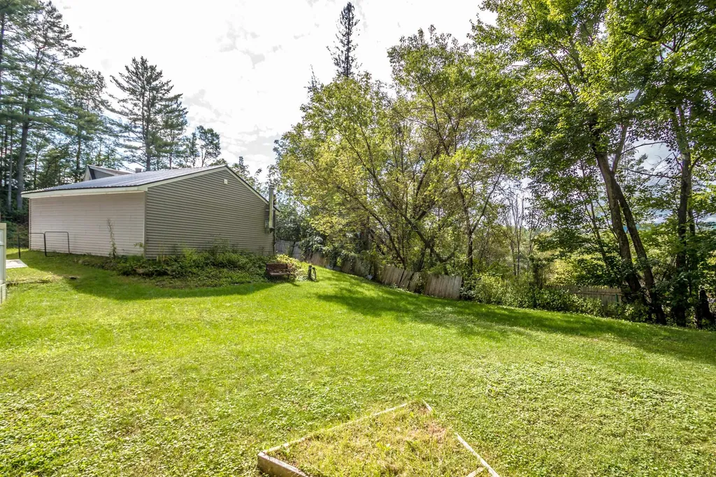 64 Pine Street Whitefield NH 03598
