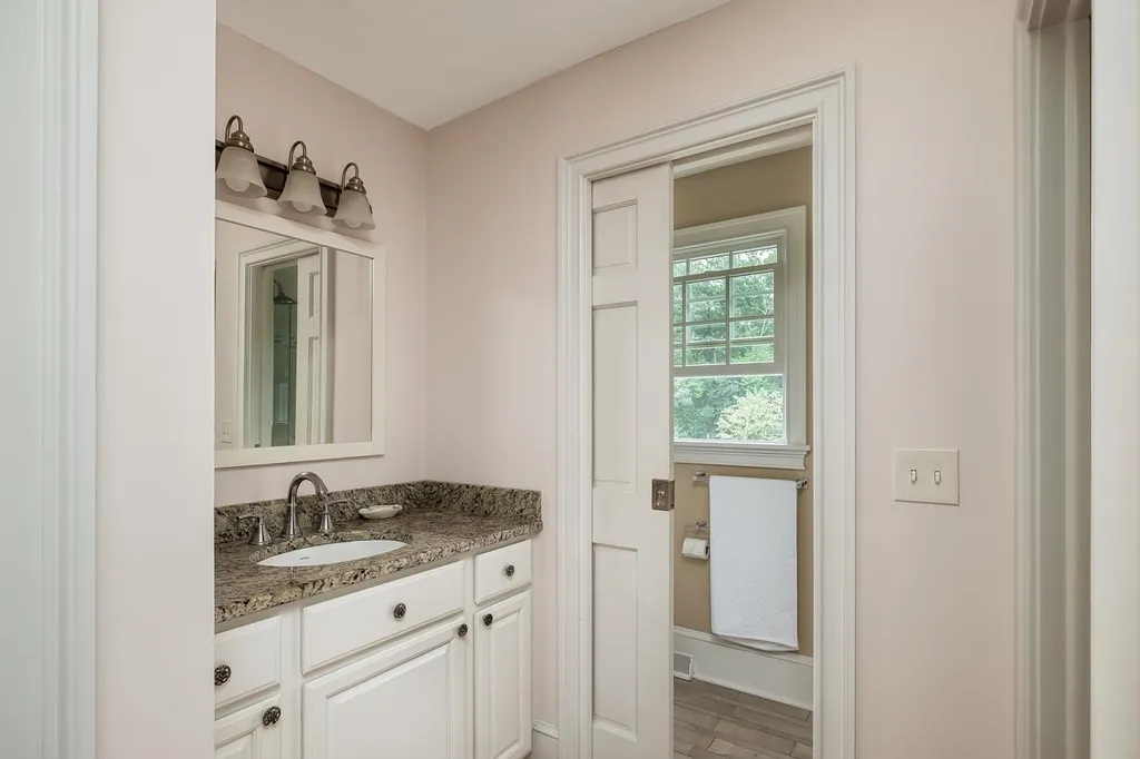 34 Snell Road Lee NH 03861