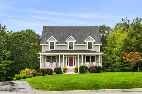 24 Chestnut Way Lee NH 03861
