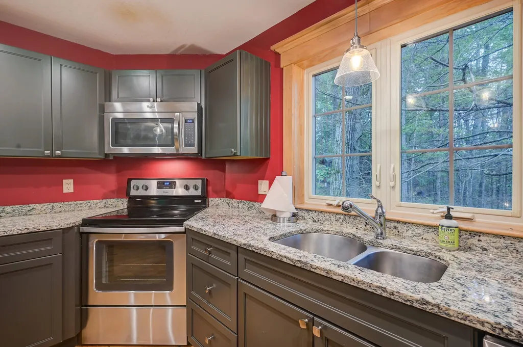 18 Ridge Circle Conway NH 03860