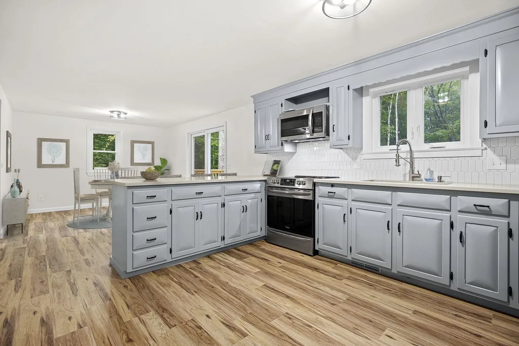 11 Woodland Drive Kingston NH 03848-3051
