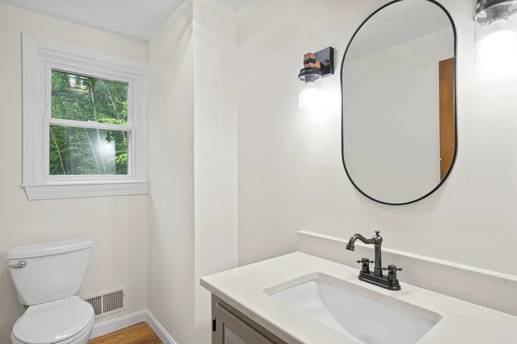 11 Woodland Drive Kingston NH 03848-3051