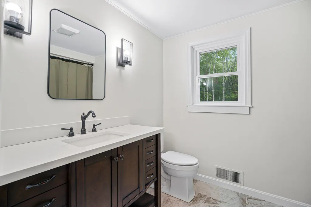 11 Woodland Drive Kingston NH 03848-3051