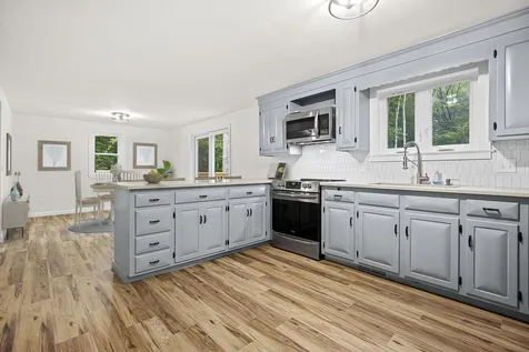 11 Woodland Drive Kingston NH 03848-3051