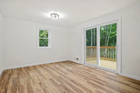 11 Woodland Drive Kingston NH 03848-3051
