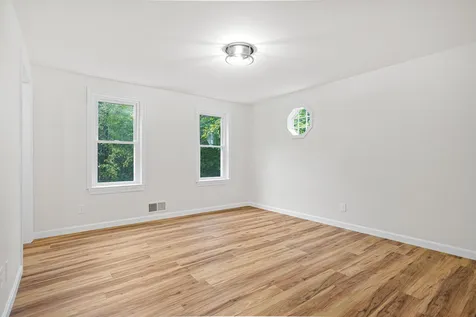 11 Woodland Drive Kingston NH 03848-3051