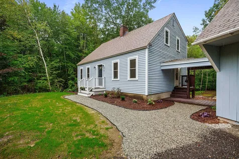 11 Woodland Drive Kingston NH 03848-3051
