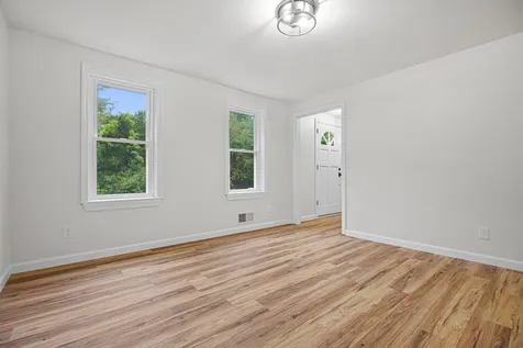 11 Woodland Drive Kingston NH 03848-3051