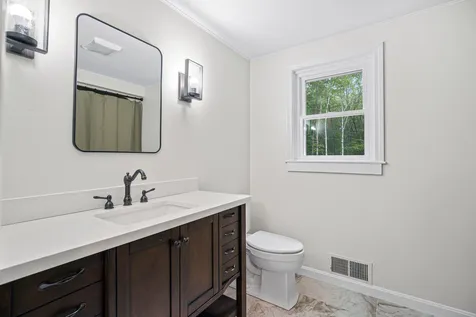 11 Woodland Drive Kingston NH 03848-3051