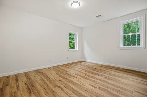 11 Woodland Drive Kingston NH 03848-3051