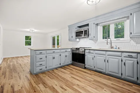 11 Woodland Drive Kingston NH 03848-3051