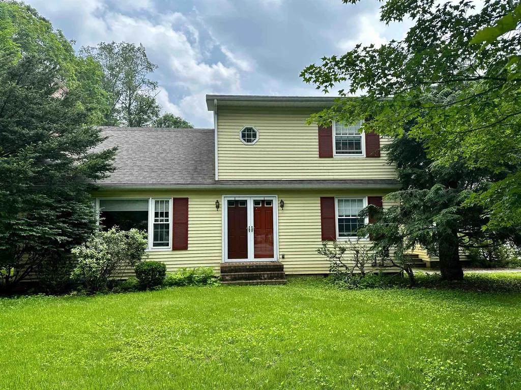59 Raymond Circle Hartford VT 05001-0000