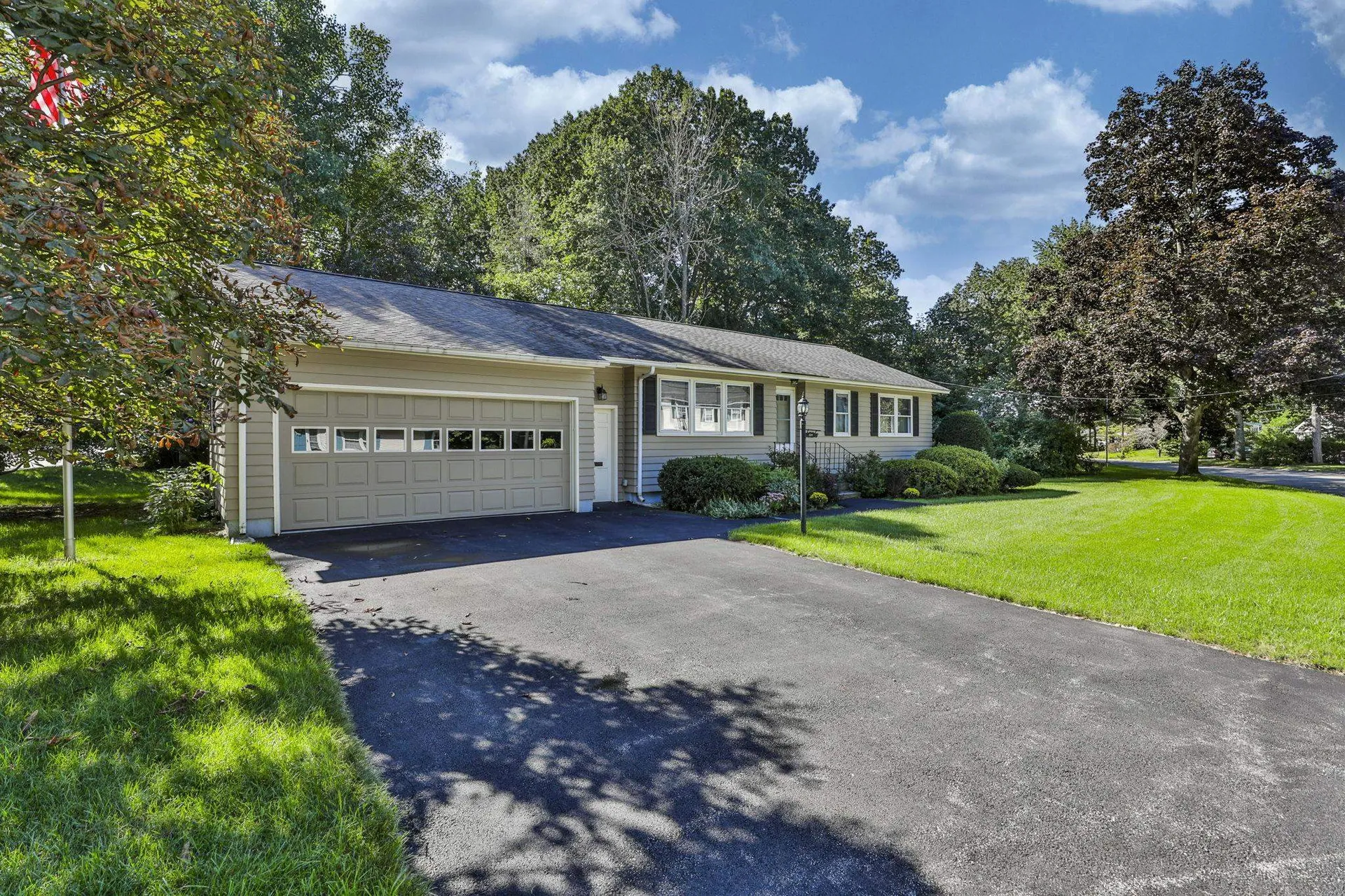 549 Oak Street Manchester NH 03104