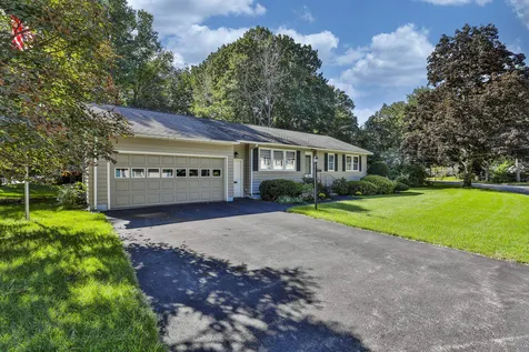 549 Oak Street Manchester NH 03104