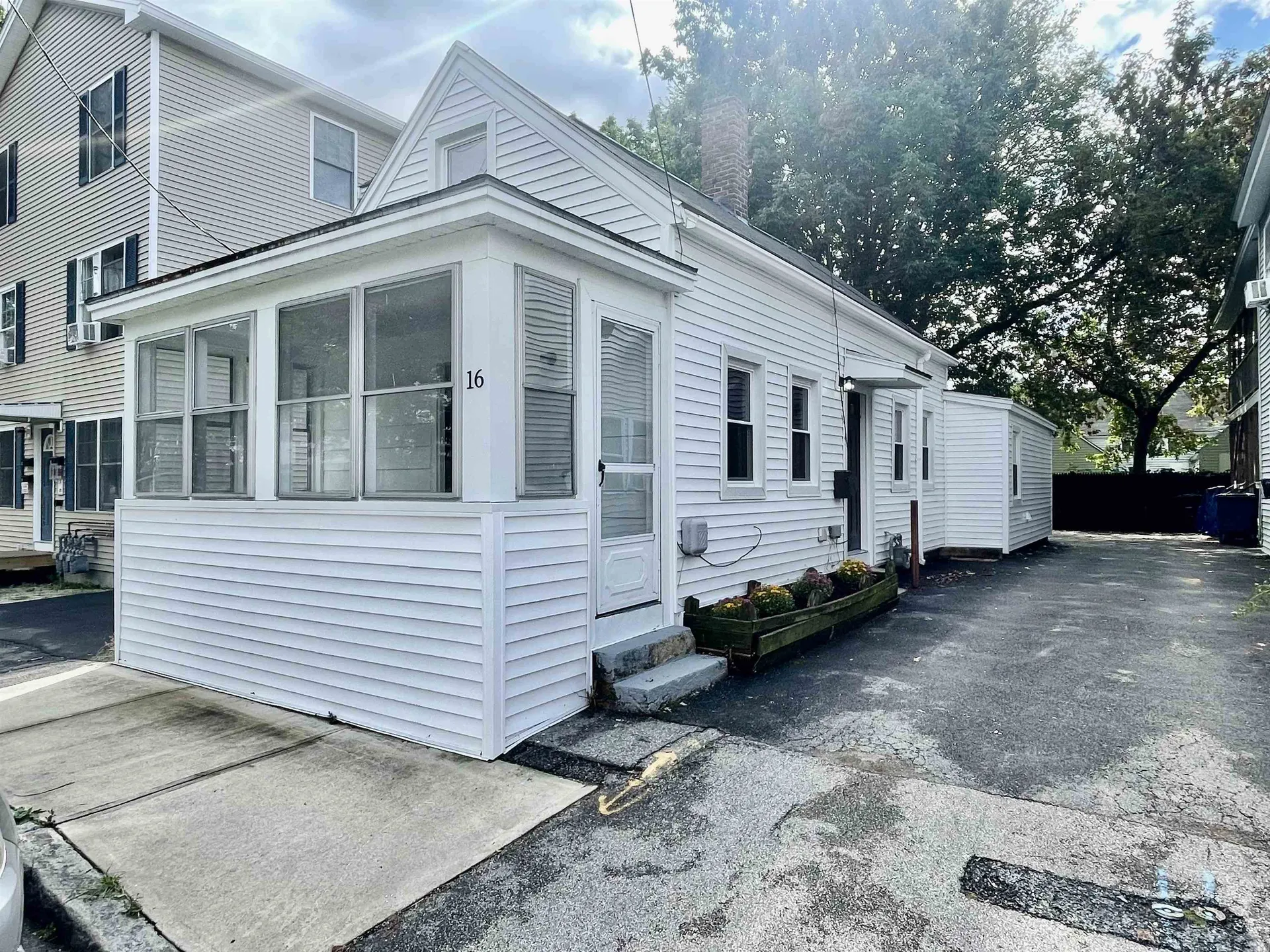 16 Cedar Street Nashua NH 03060