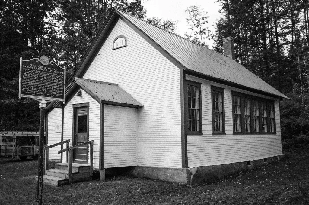 82 Post Office Hill Granville VT 05747