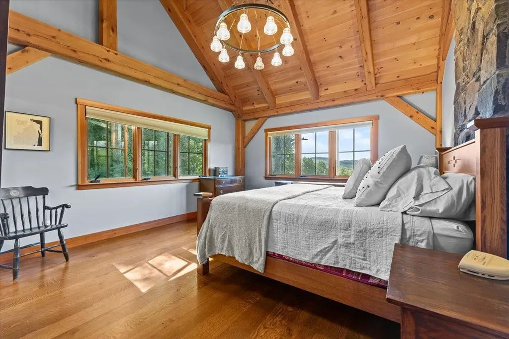 80 Cross Road Stowe VT 05672