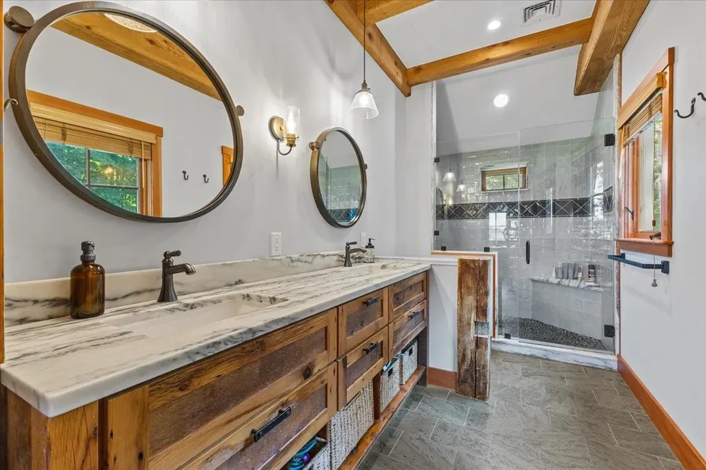 80 Cross Road Stowe VT 05672