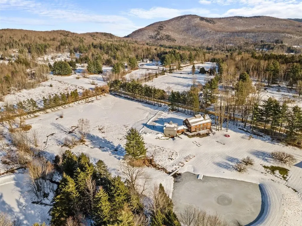 80 Cross Road Stowe VT 05672