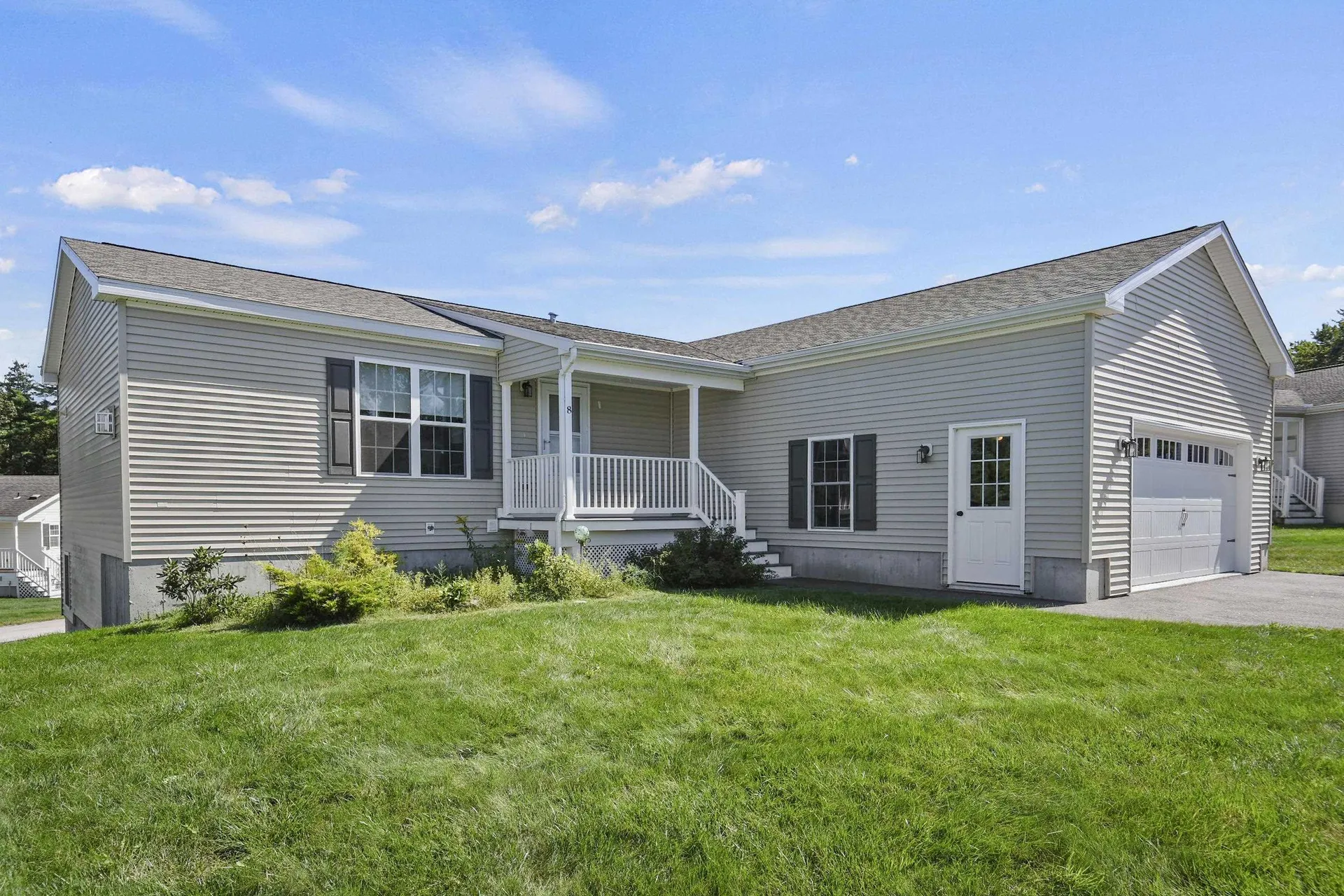 8 Loggers Lane Sandown NH 03873