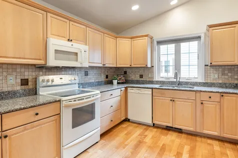 5b Doveton Lane Hudson NH 03051