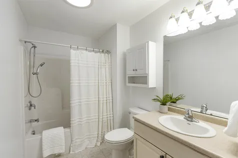 5b Doveton Lane Hudson NH 03051
