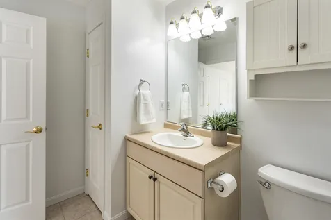 5b Doveton Lane Hudson NH 03051