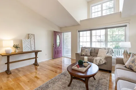 5b Doveton Lane Hudson NH 03051