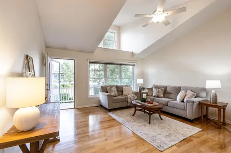5b Doveton Lane Hudson NH 03051