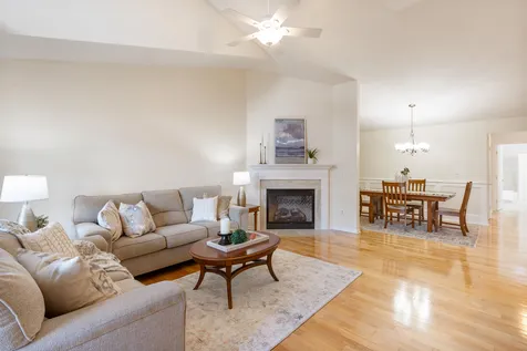 5b Doveton Lane Hudson NH 03051