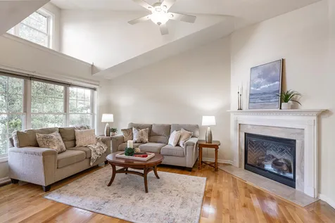 5b Doveton Lane Hudson NH 03051