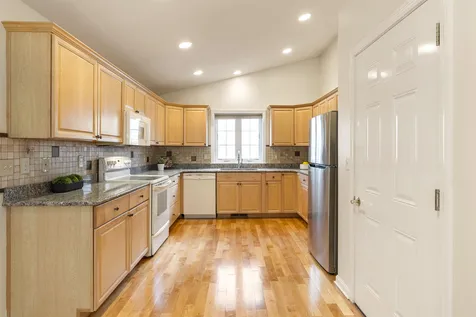 5b Doveton Lane Hudson NH 03051