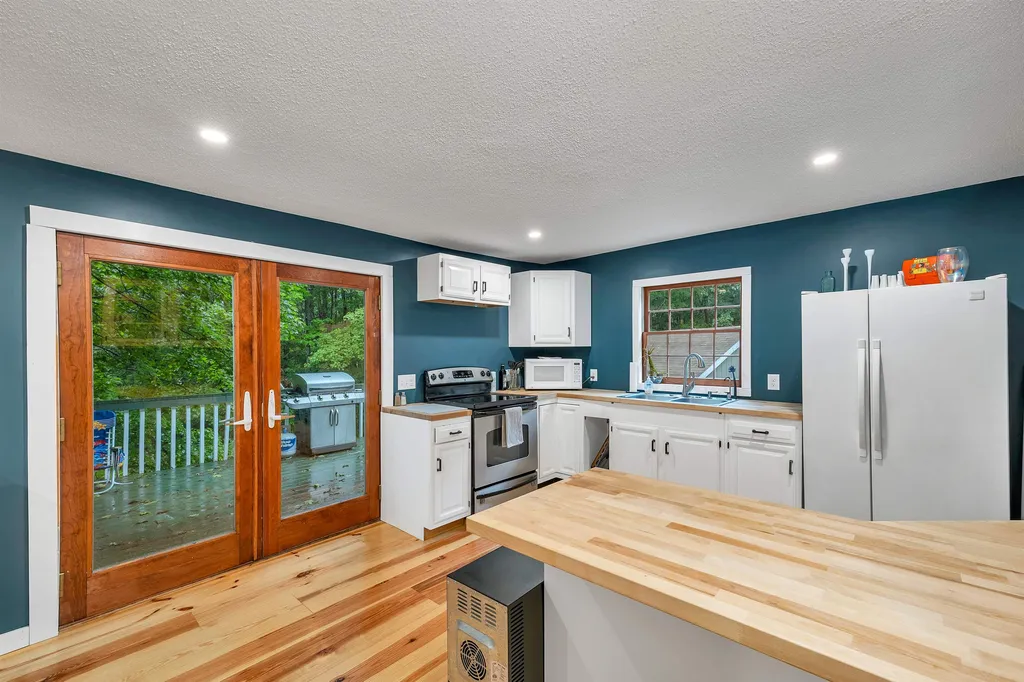 21 Waukewan Street Meredith NH 03253
