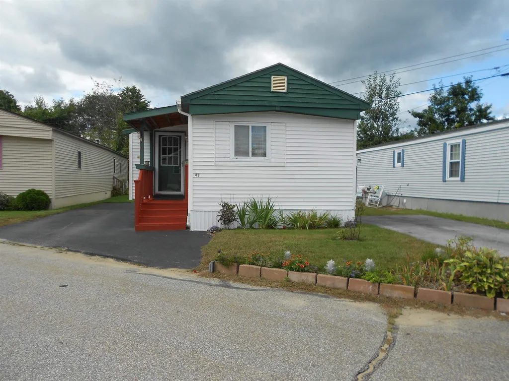 43 Gary Avenue Hooksett NH 03106