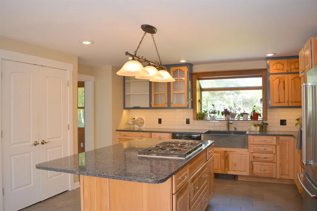 186 East Mountain Road Newport NH 03773