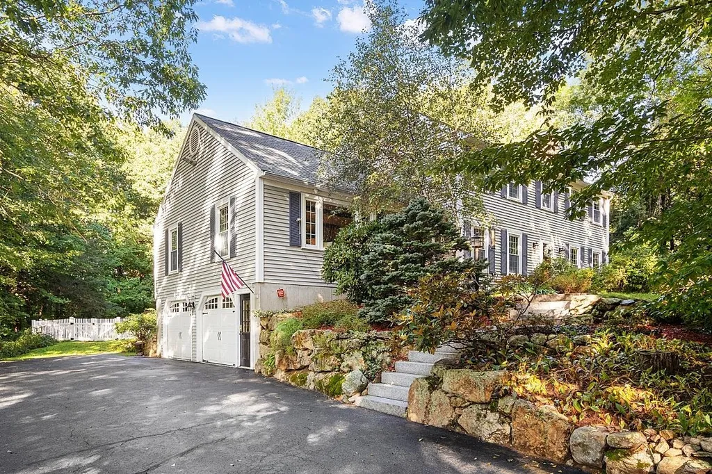 31 Blackbird Drive Bedford NH 03110