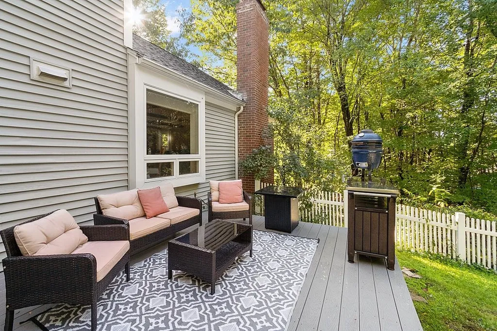 31 Blackbird Drive Bedford NH 03110