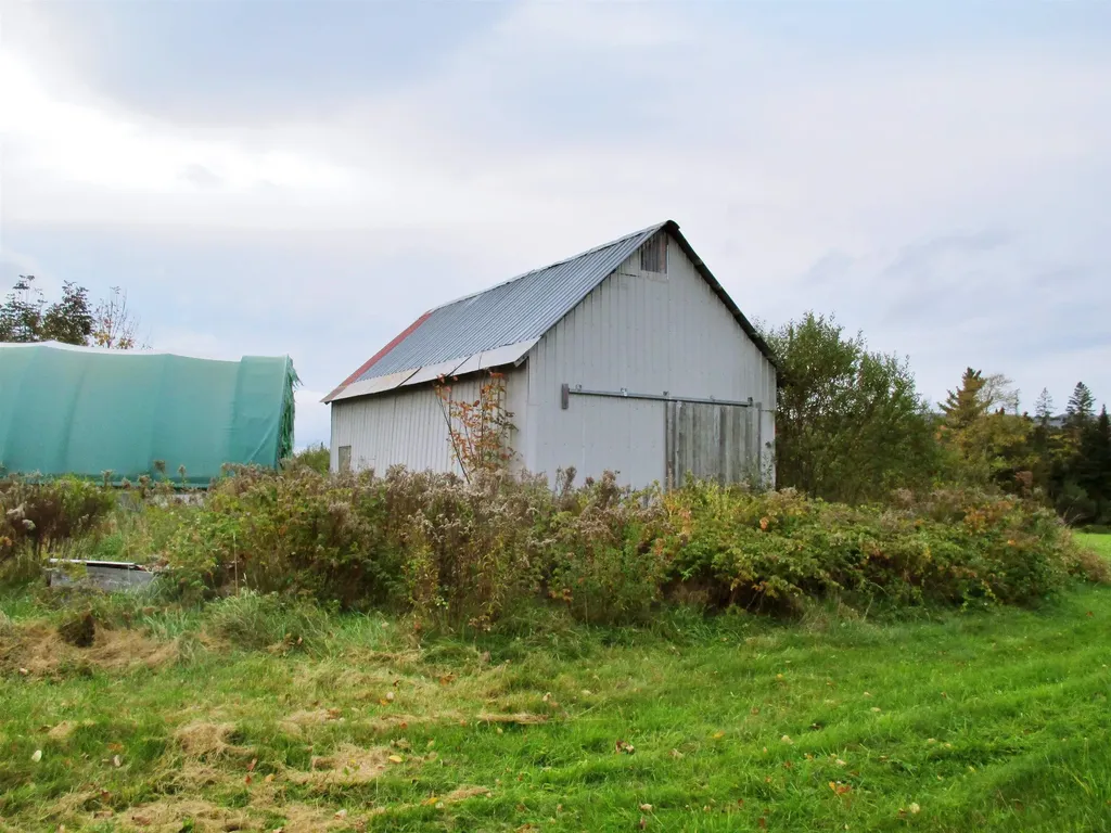 214 Farrar Road Newport Town VT 05857