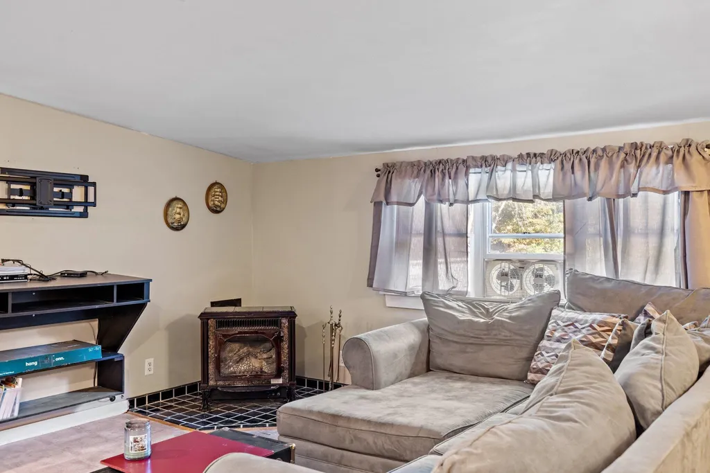 75 Pine Hill Road Wolfeboro NH 03894