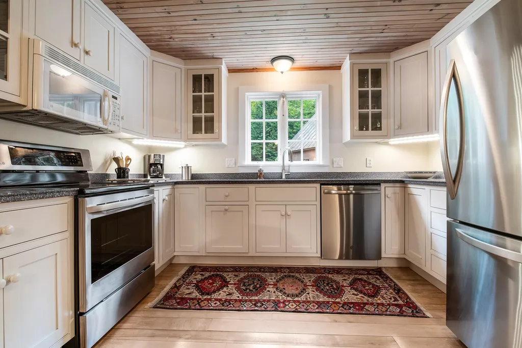 406 Pleasant Street New London NH 03257